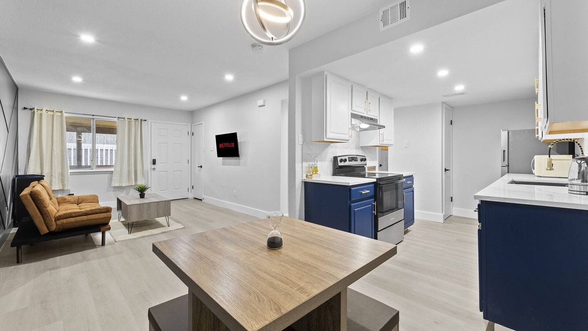 Riverside Apartment | Luxury Apartment In South Austin-6 MIN to Downtown