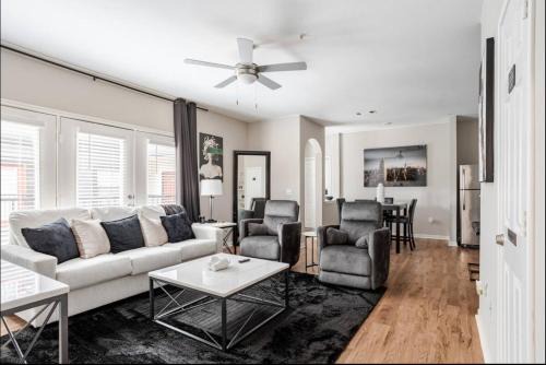 Downtown Oklahoma City Apartment | Luxury Apartment in Bricktown Riverwalk