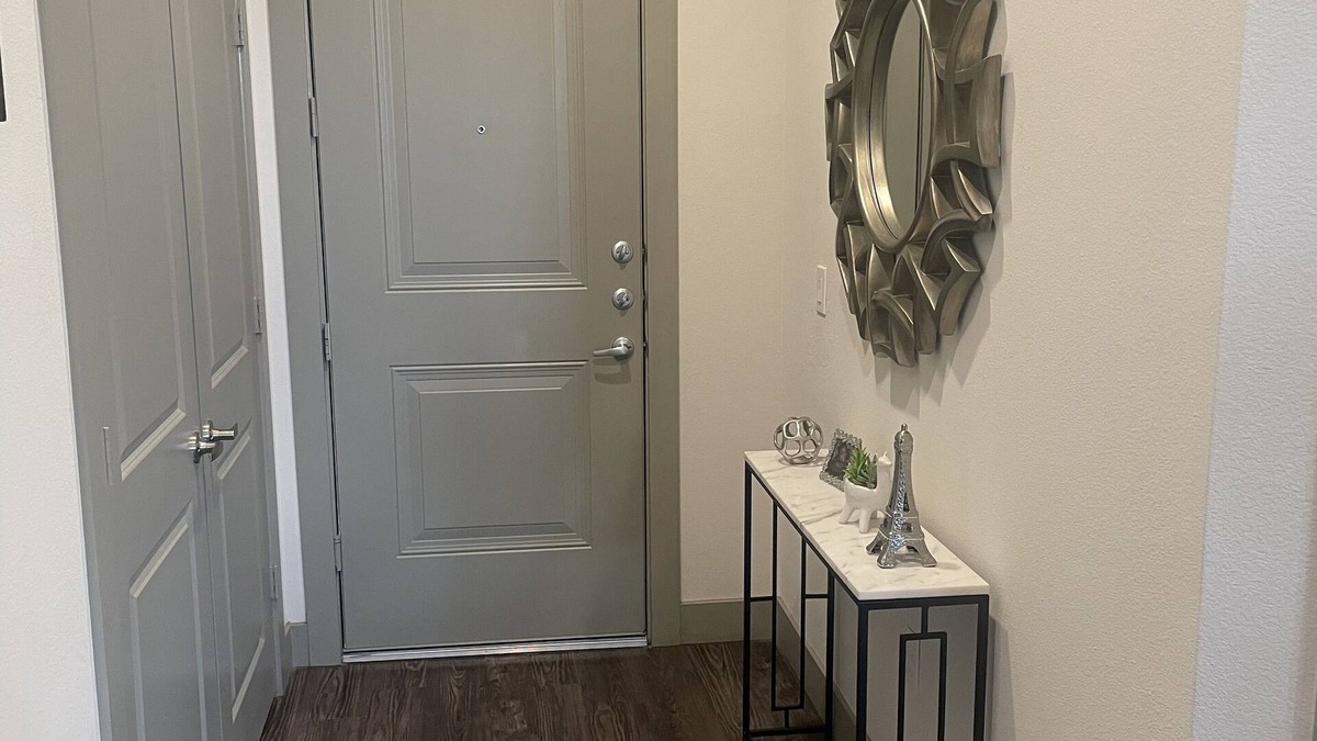 The Colony Apartment | Luxury Apartment in quiet neighborhood with free parking