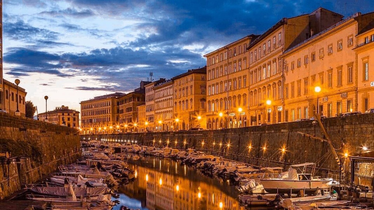 Livorno Apartment | Luxury apartment in villa a few steps from the sea