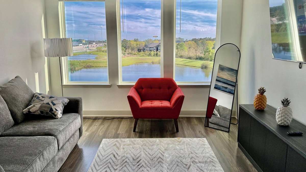 Deerwood Apartment | Luxury Apartment King Bed Stunning View Pool Gym Near Mayo Clinic UNF & Beaches