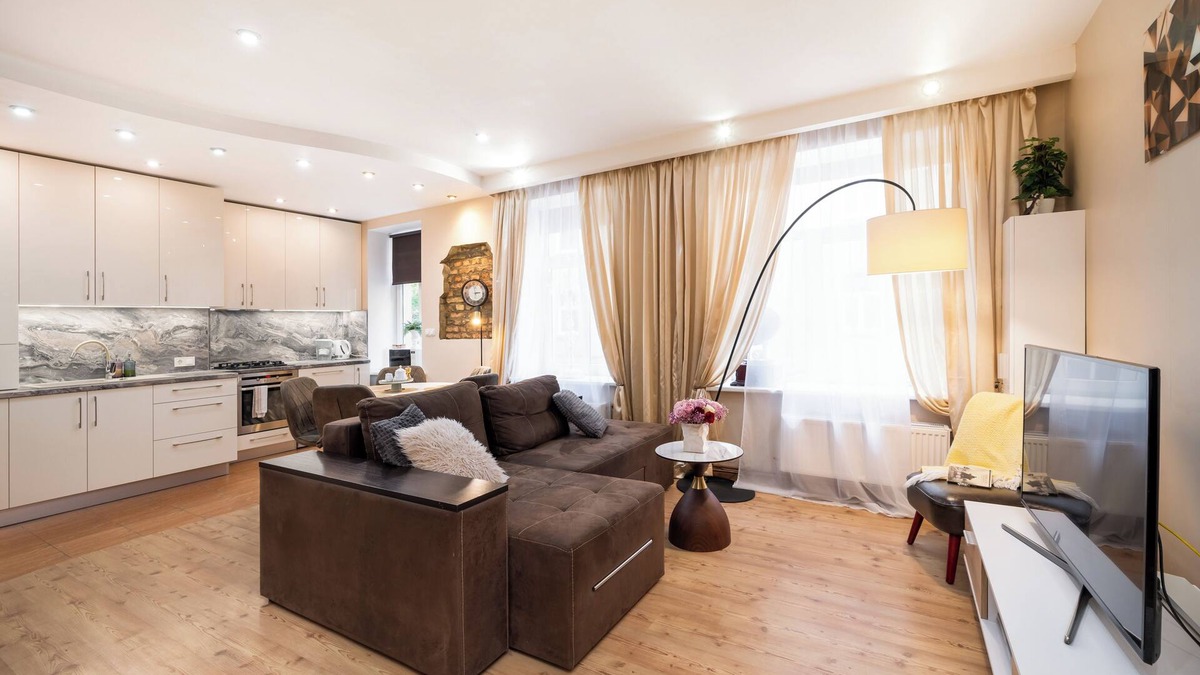 Centrs Apartment | Luxury apartment with free parking - ev, in quite center of Riga.