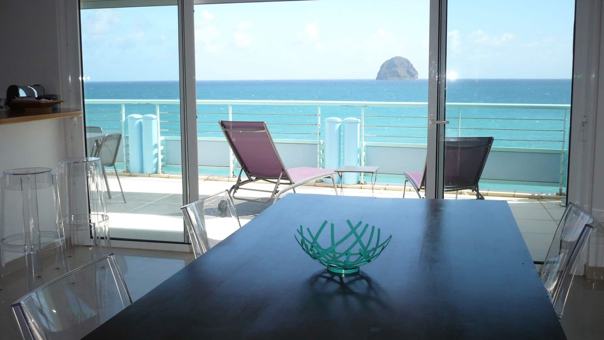 Tartane Apartment | Luxury apartment, magnificent panorama and direct access to the sea.