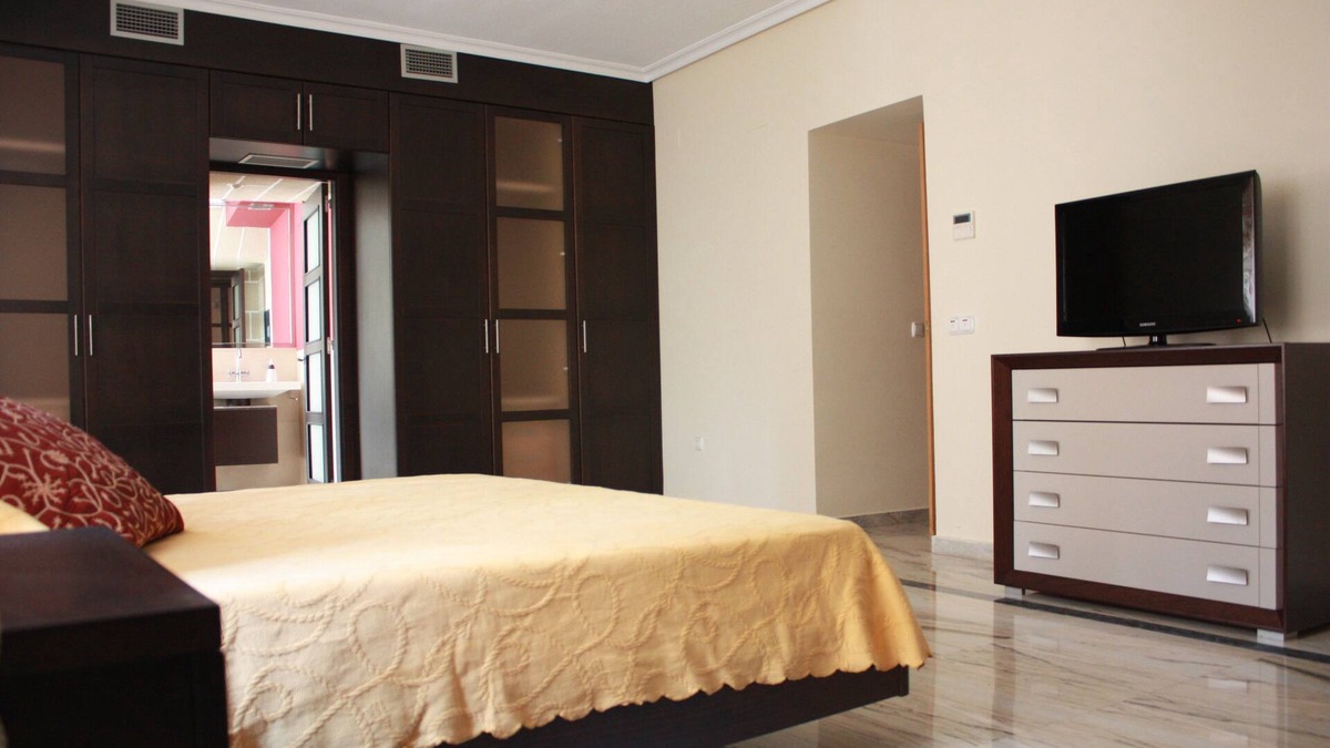 Plasencia Apartment | Luxury apartment of 250 meters in the center of Plasencia of large spaces.