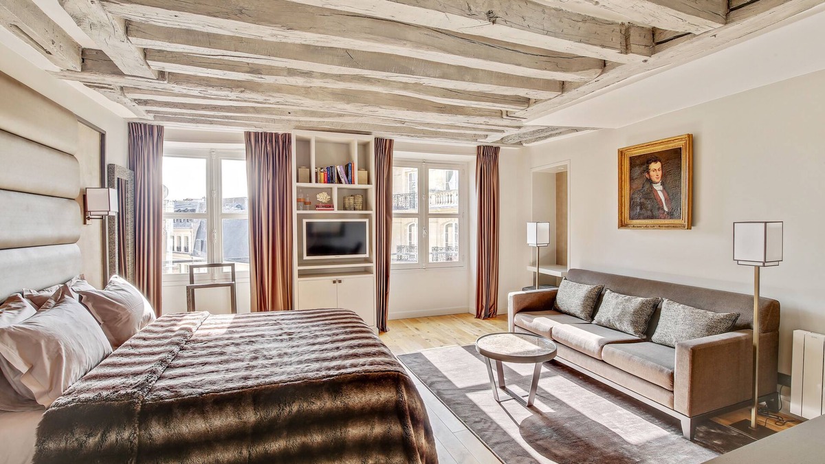2nd Arrondissement Apartment | Luxury Apartment Paris Louvre