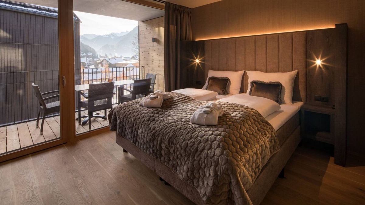 Schruns Apartment | Luxury Apartment, pool & SPA, by the mountain railway, PURE Resort Schruns