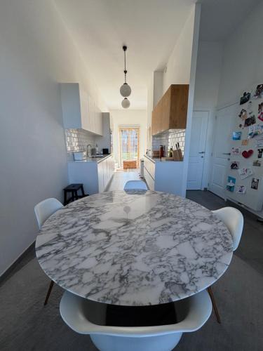 De Kaaien Apartment | Luxury apartment, private terrace & FREE PARKING