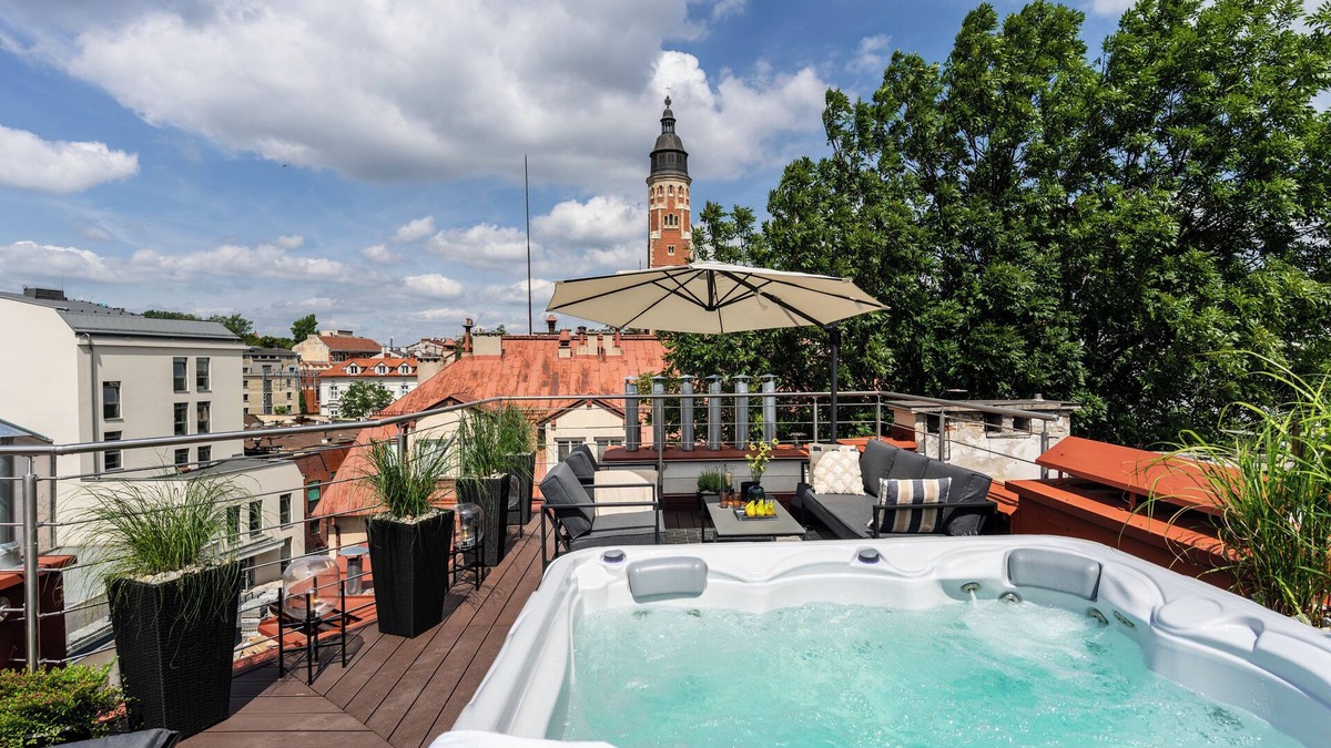 City Centre Apartment | Luxury Apartment: Rooftop View of Wawel