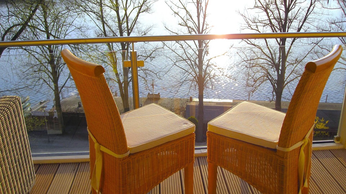 Woltersdorf Apartment | Luxury Apartment Seerose 90sqm at the Berliner See - canoes free - 2 bathrooms - sauna