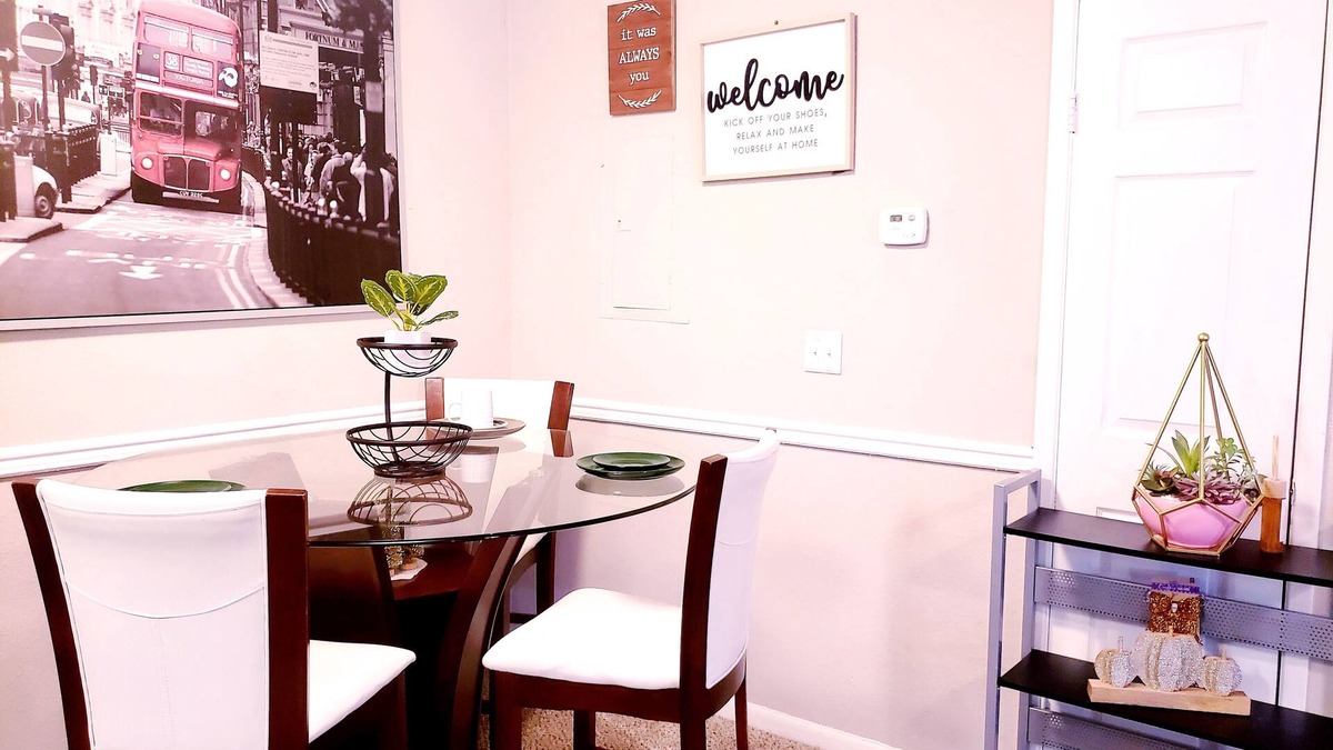 Lawrenceville Apartment | Luxury Apartment with Balcony near shops