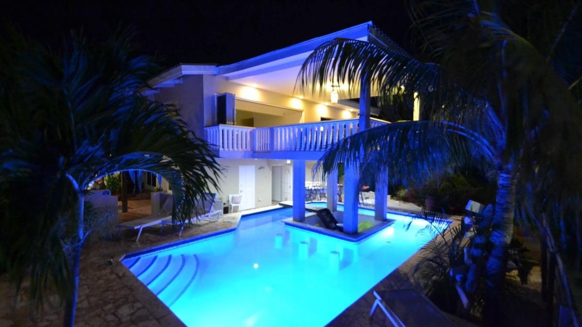 Montana Rey Apartment | Luxury apartment with swimming pool near the beach