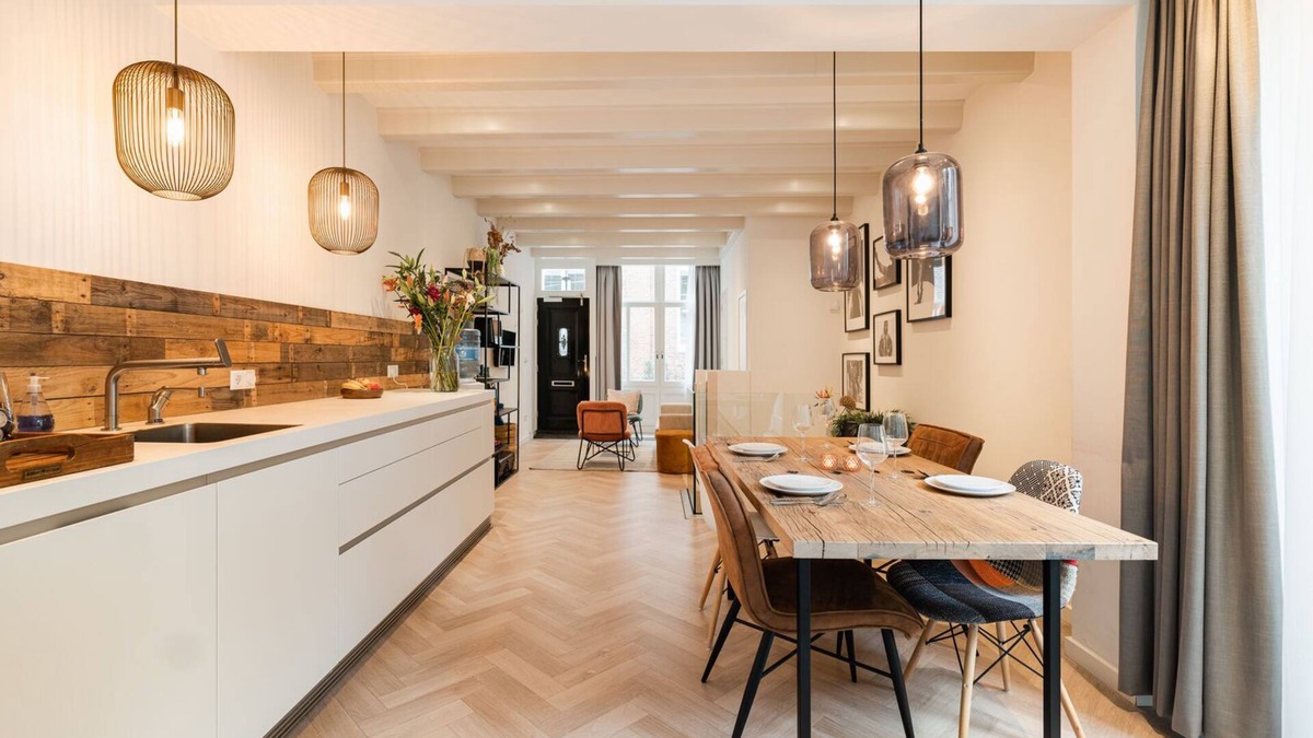 Canal Ring Apartment | Luxury Apartment with spacious living room