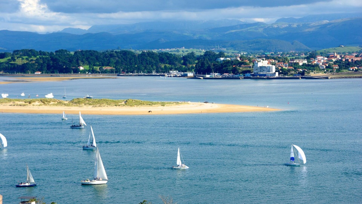 Santander Condo | Luxury apartment with stunning views over the bay of Santander
