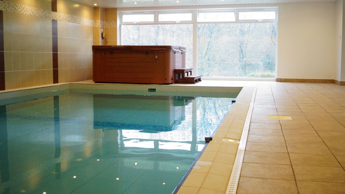 Calverleigh Apartment | Luxury Apartment with Private Pool and Hot Tub