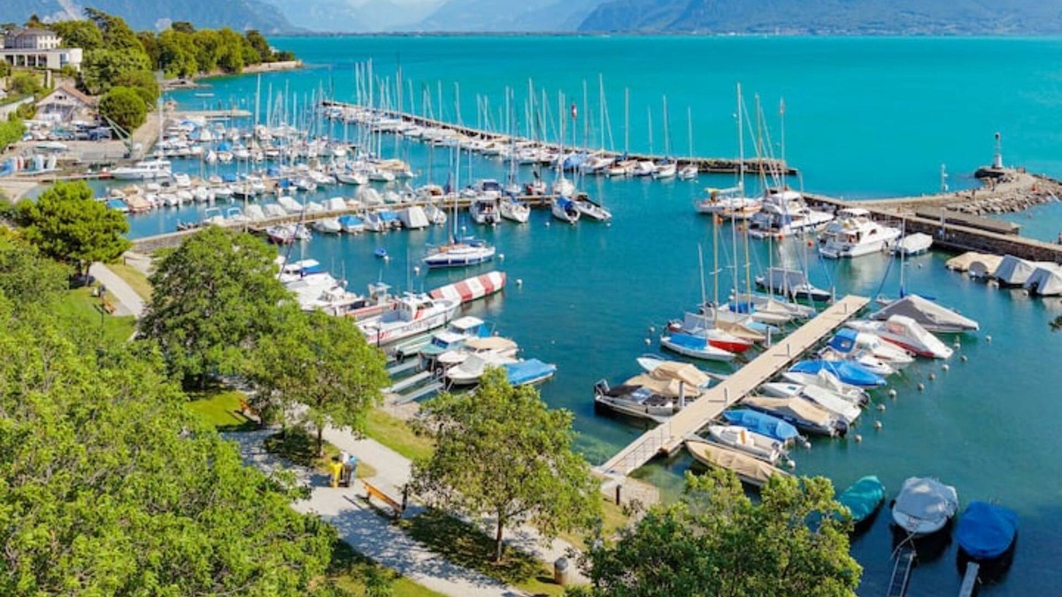 Vevey Apartment | Luxury apartment with lake and Mountain View in Montreux Vevey
