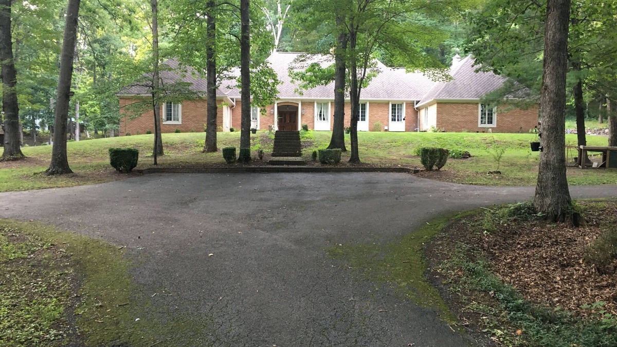 Roanoke House | Luxury Apartment with private entrance in Deerwoods