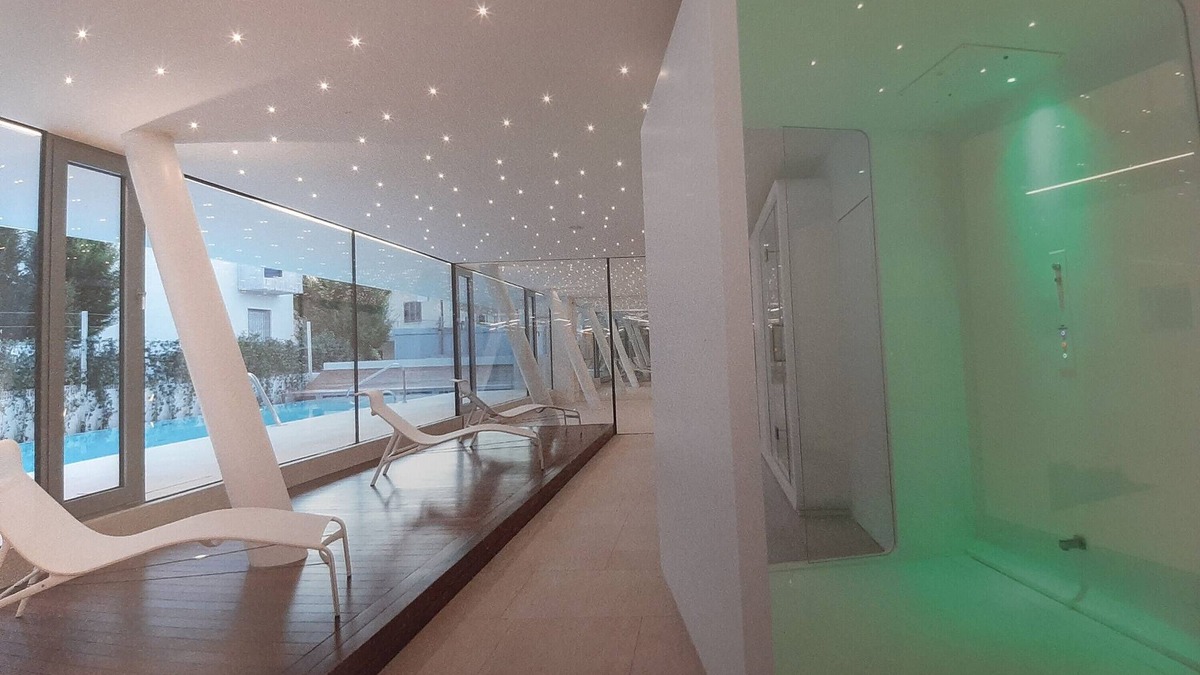 Lido di Jesolo Apartment | Luxury apartment with pool, spa, gym, shared pool and private terrace