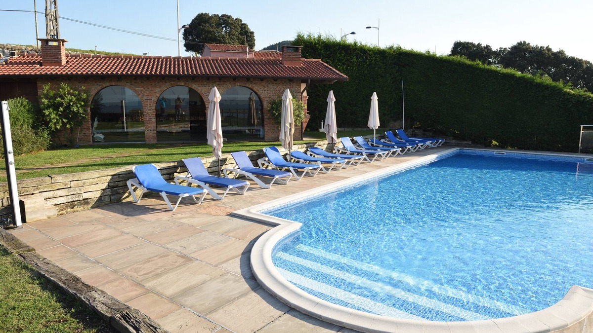Mogro Cottage | Luxury apartment with pool and tennis court. Usil-Mogro beach front