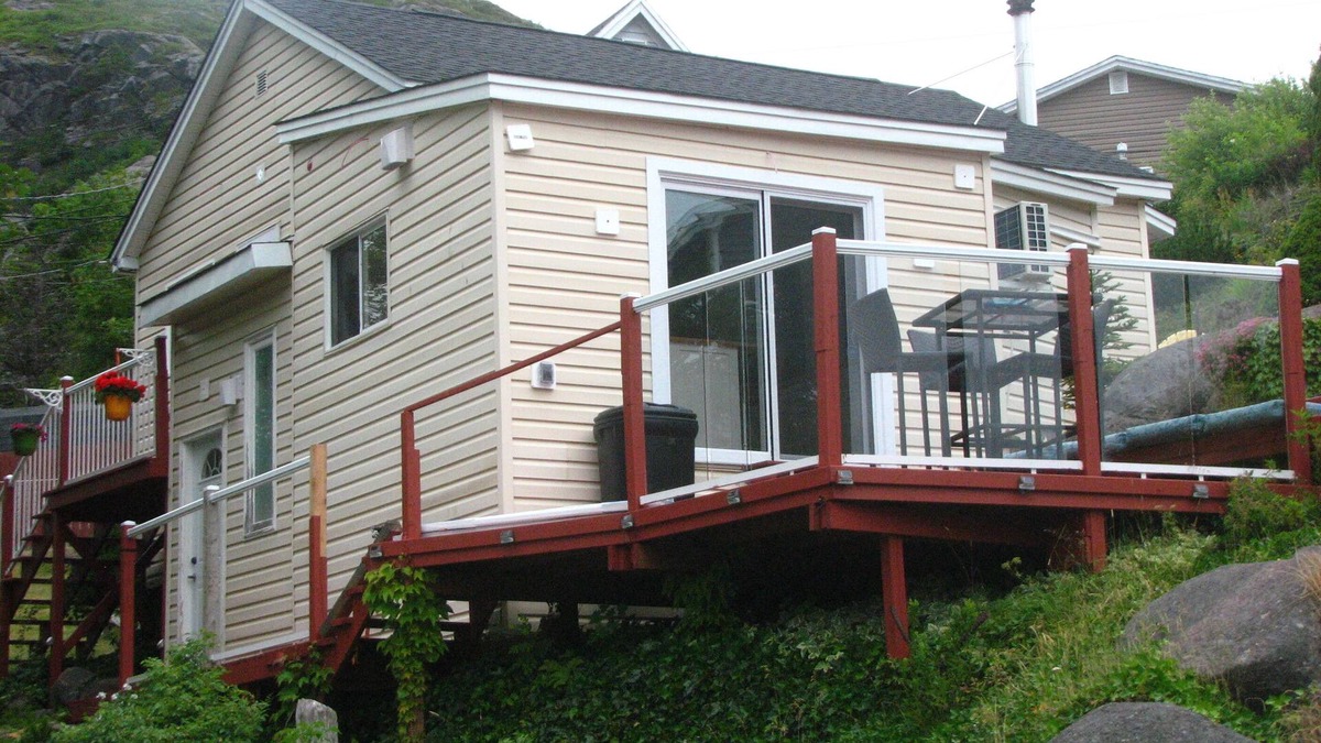 Petty Harbour Cottage | LUXURY APPOINTED RUSTIC COTTAGE VACATION RENTAL in the heart of Petty Harbour