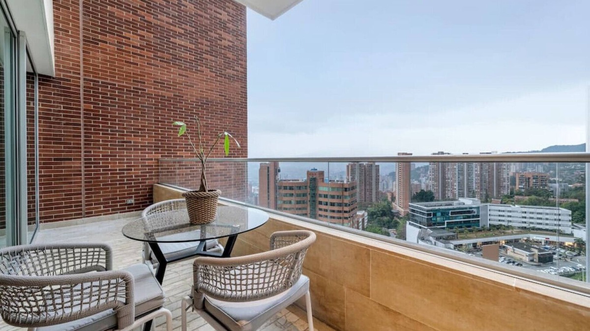 Los Naranjos Apartment | Luxury apt El Tesoro With AC and City View
