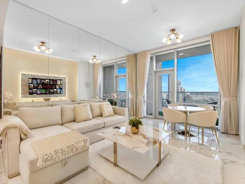 Business Bay Apartment | Luxury Apt in Business Bay Water canal view