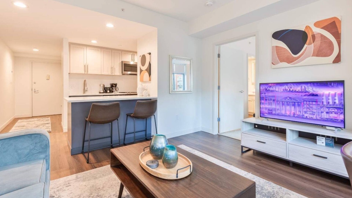 East Cambridge Apartment | Luxury Apt Near Kendall Square with Courtyard