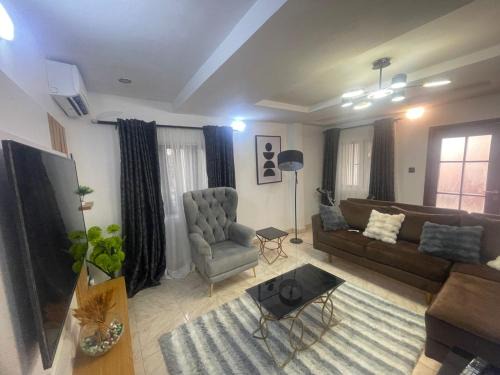 Ikeja Apartment | Luxury apt,Secure estate,Parking,10mins to Airport