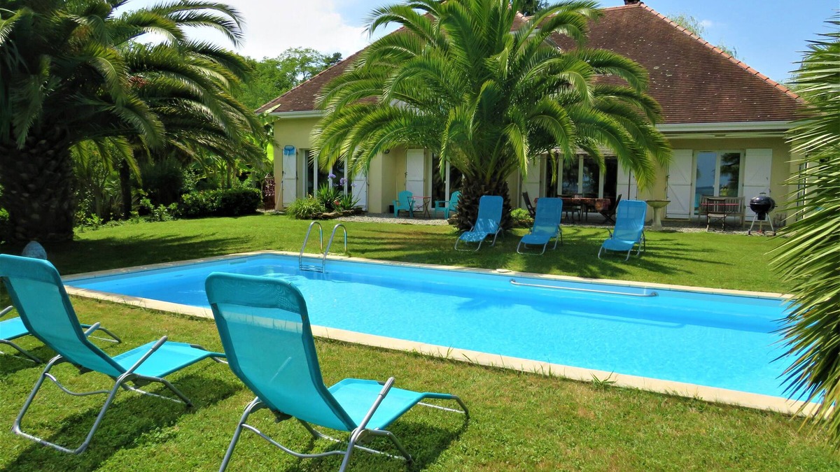 L'Hopital-d'Orion Villa | Luxury architect villa with pool and panoramic Pyrenees view