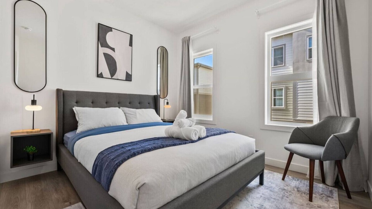 Springbank Hill House | Luxury Aspen 2BR Home » 2 Car Garage » Netflix