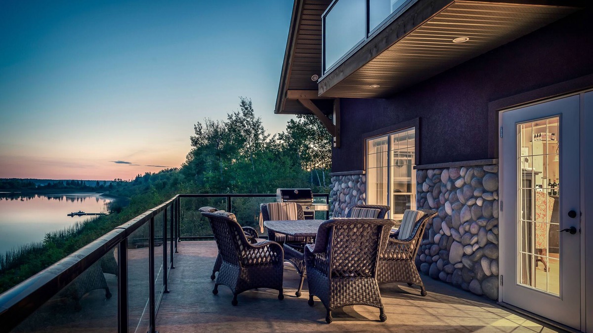 Fowler Lake Ski Chalet | Luxury at the Lake