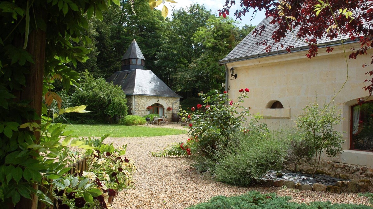 Brion Cottage | Luxury B&B, near Saumur, in 18thC former wine estate, heated pool