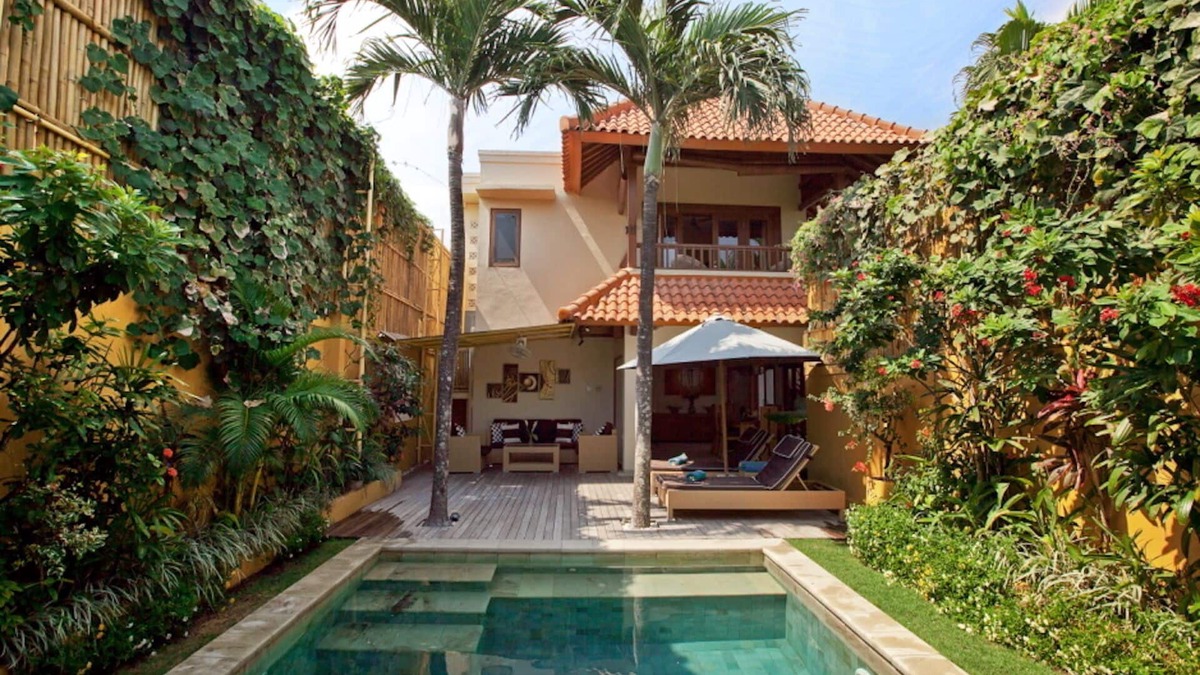 Sunset Road Villa | Luxury Balinese villa: Great location; Pool fence; TripAdvisor Excellence Award