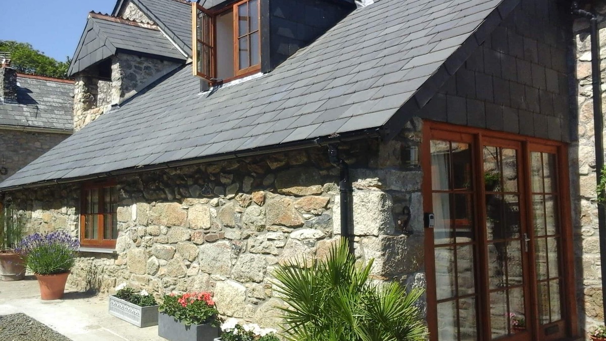 Stenalees Cottage | Luxury Barn Conversion -Ideal Location for both Coasts and Eden Project