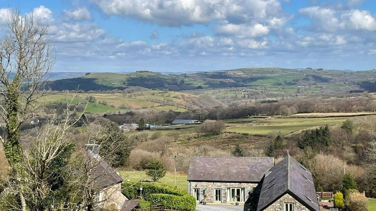 Llangadog Cottage | Luxury barn conversion Adventurers Abode
