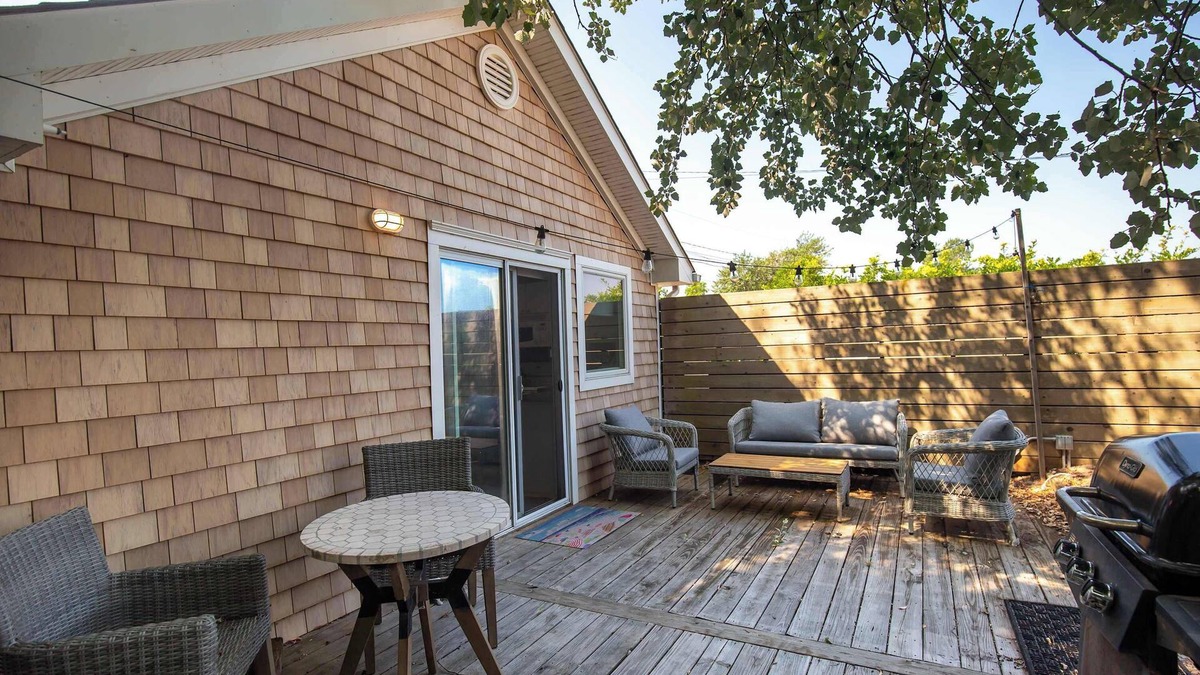 Wading River House | Luxury Beach Cottage: Wineries, Shopping & The Hamptons