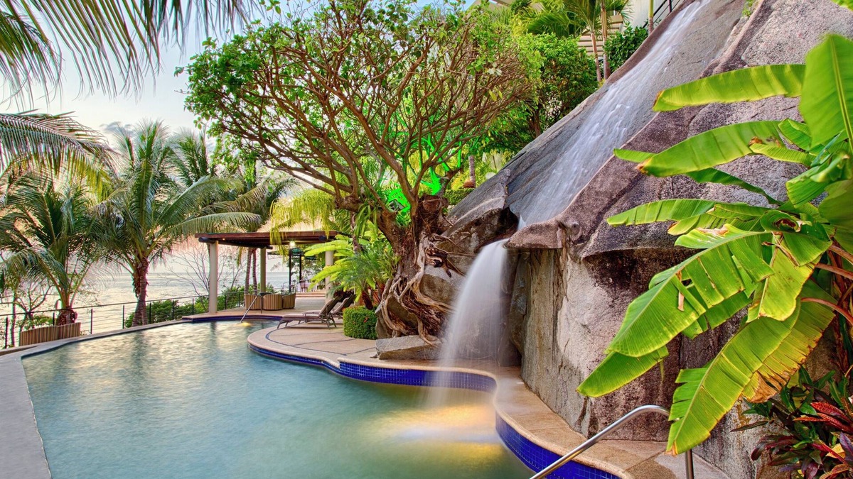 Boca de Tomatlan Villa | Luxury Beach Frontage Villa with amazing views for Rent