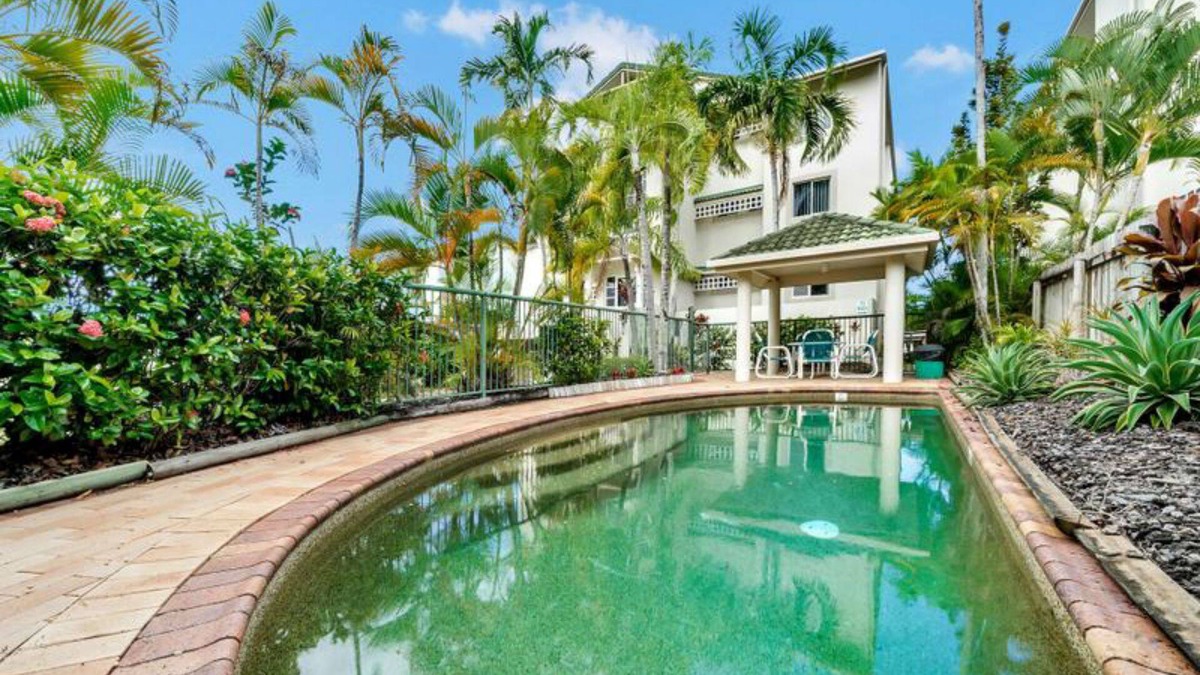 Trinity Beach Apartment | Luxury Beach Front Accommodation