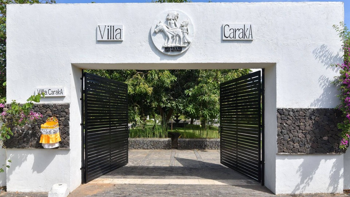 Lokapaksa Villa | Luxury Beach Front Villa with large garden, private pool, staff and free Wi-fi