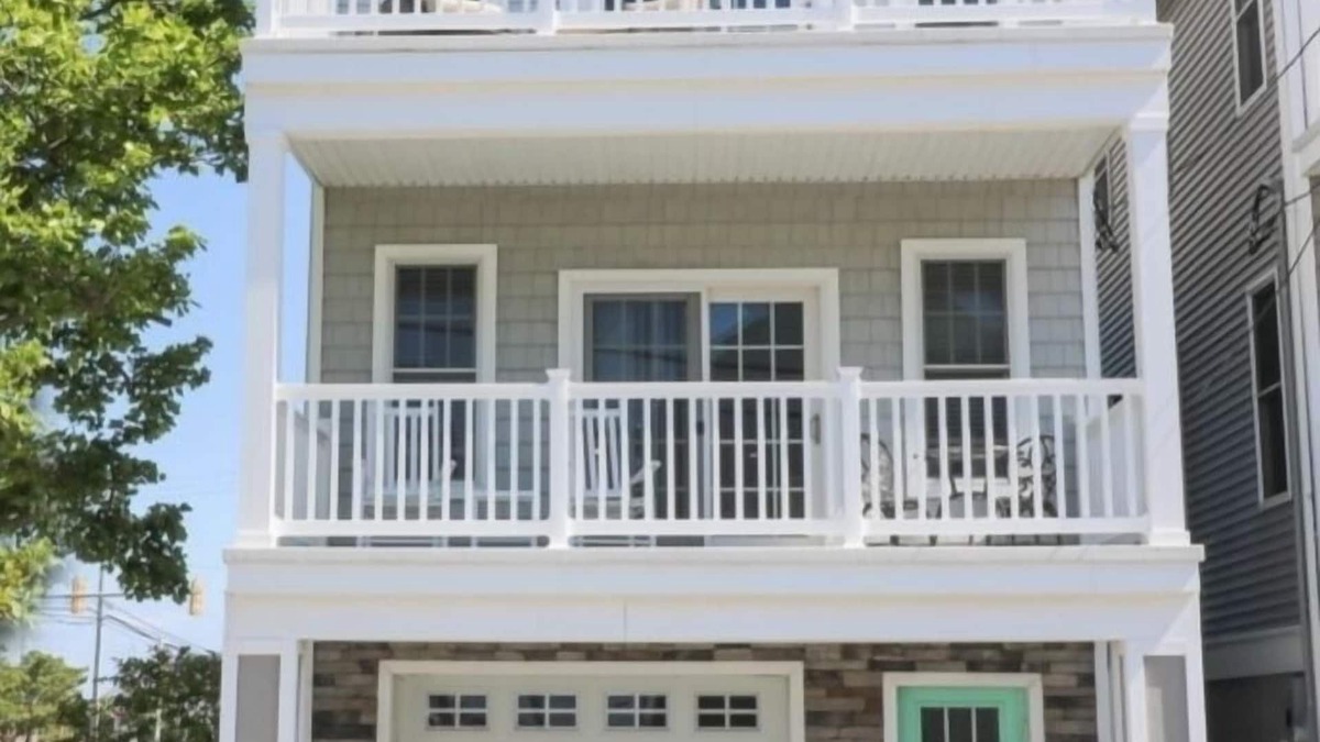 Seaside Heights House | Luxury Beach House Walking Distance to Ocean-4 Bedrooms & Den