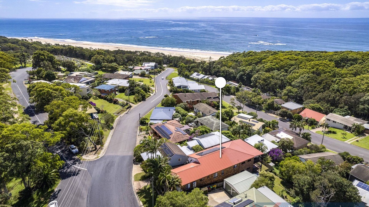 Nambucca Heads House | Luxury Beach House - secluded area of Nambucca, 5 minute walk to the beach