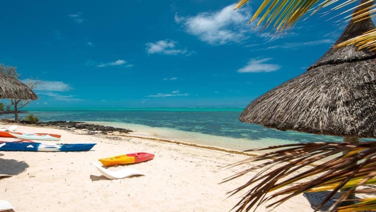 Roches Noires Villa | Luxury Beach Villa Fully Equipped & Serviced