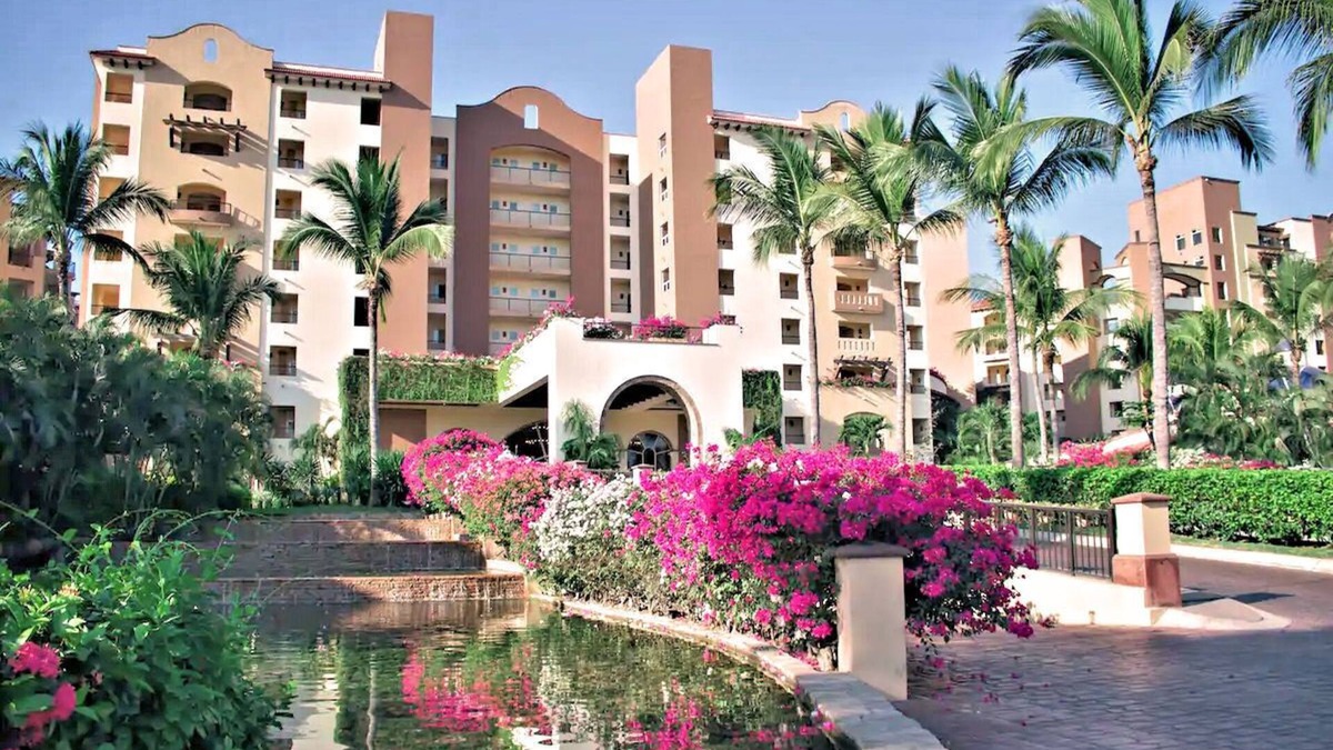 Isla Iguana Apartment | Luxury Beachfront Villa - 2 Bedrm, 1 bdrm, Suite or Studio- 2 min from the beach