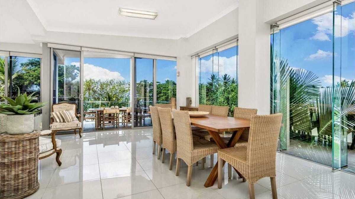 Mission Beach Apartment | Luxury Beachfront Penthouse Dunk Island Views & Prime Village Location