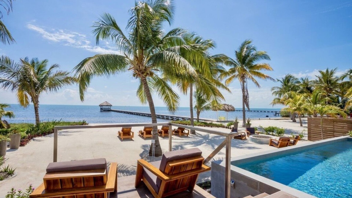 Boca Ciega House | Luxury beachfront home with private pool, gym, & more!