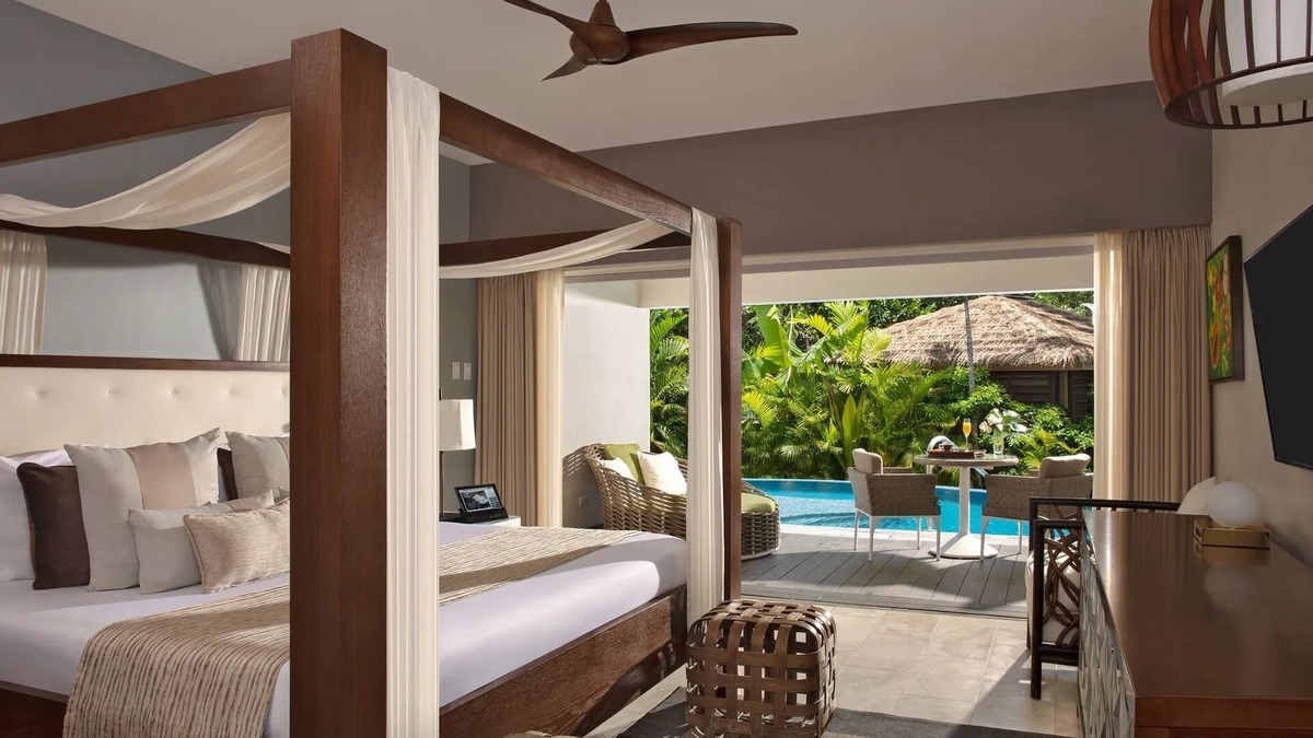 Montego Bay Resort | Luxury Beachfront All Inclusive Resort Jamaica Swim Out Tropical View