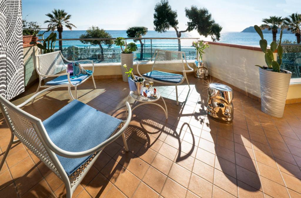 Mazzeo Apartment | Luxury Beachfront Apartment Taormina Pool and Parking