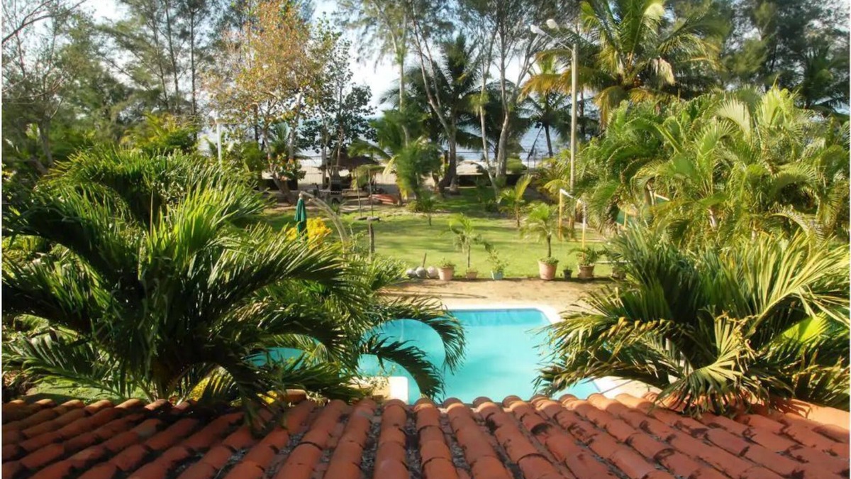 Tela House | Luxury Beachfront House with pool/beachfront