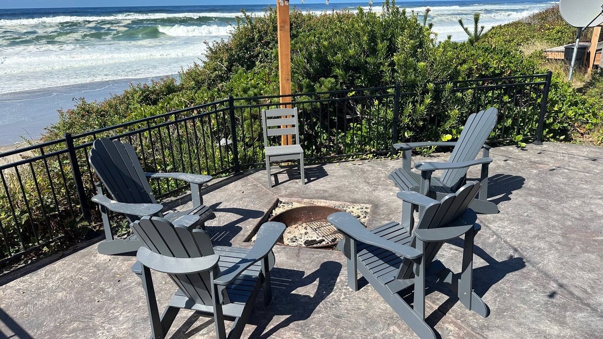 Gleneden Beach Apartment | Luxury beachfront property with amazing views, hot tub and steps to the beach.