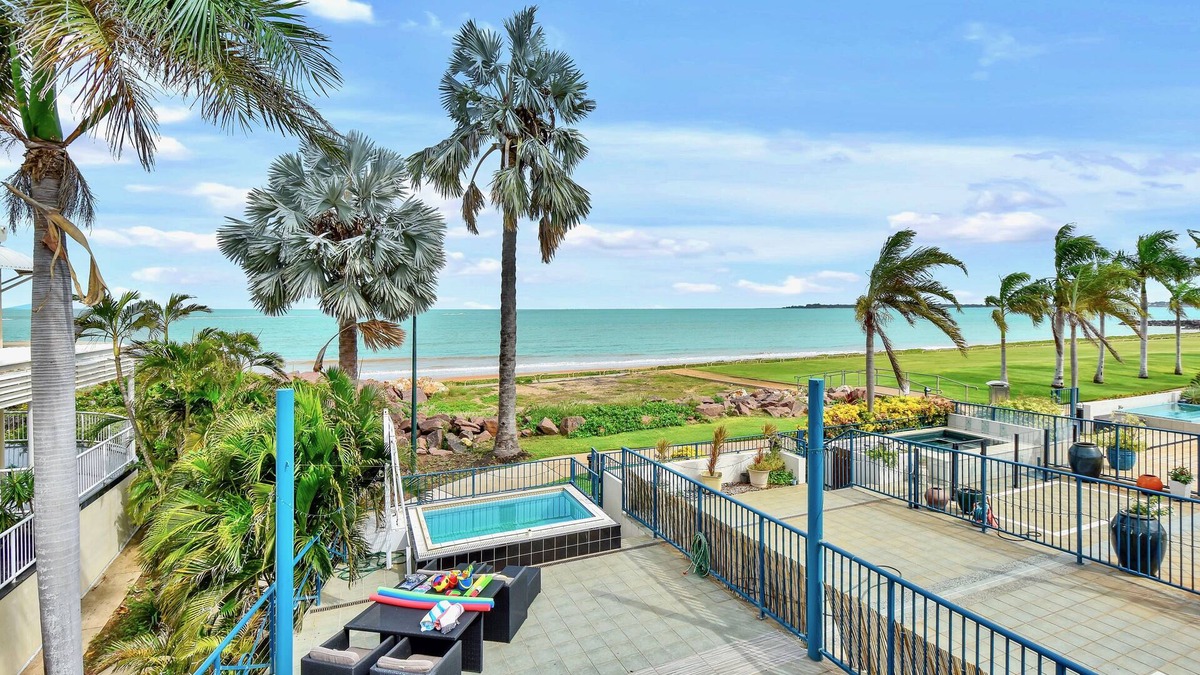 Cullen Bay Villa | Luxury Beachfront Villa | 5★ Location, Pool, Views