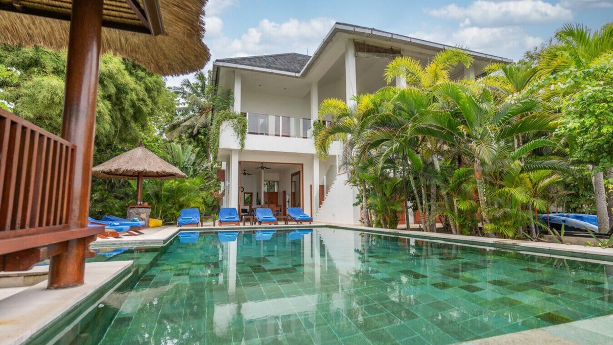 Melaya Villa | Luxury beachfront villa Boathouse